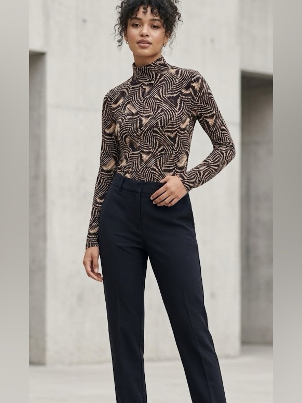 ST. JOHN SPORT Abstract Optical Illusion Swirl Mock Neck Long Sleeve Top xsmall